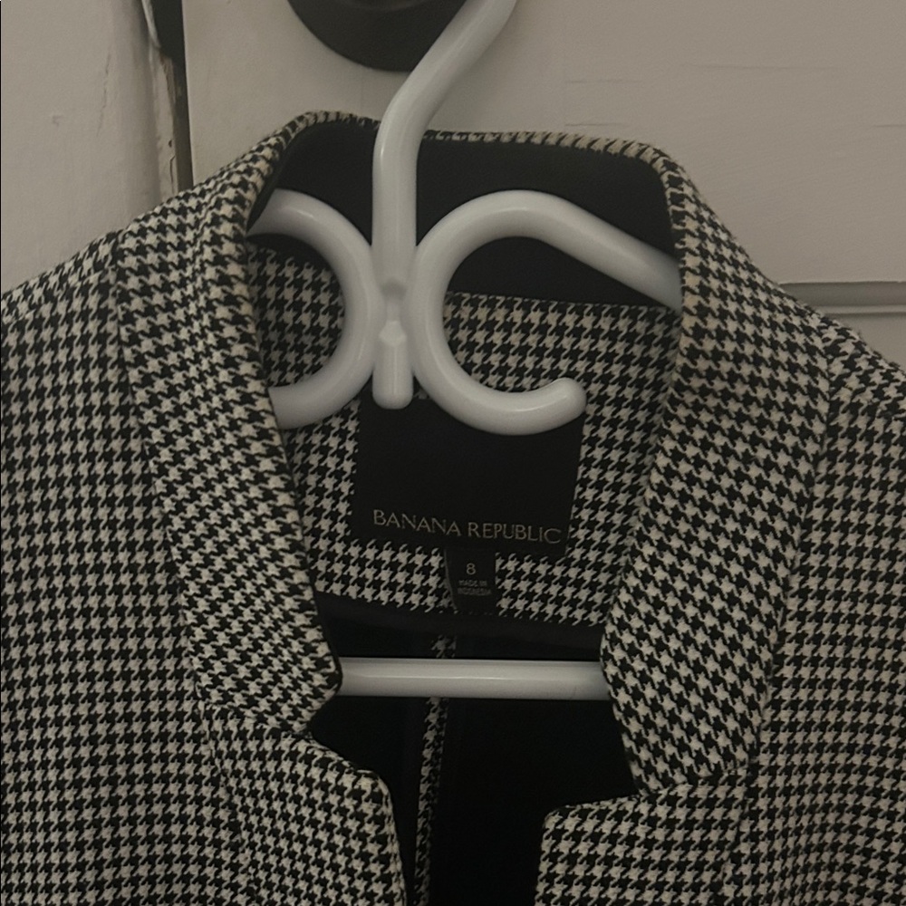 Banana Republic Women's Black and White Blazer